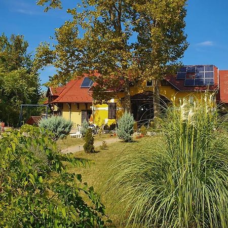 Harmónia Apartmanház Balatonlelle Exterior foto