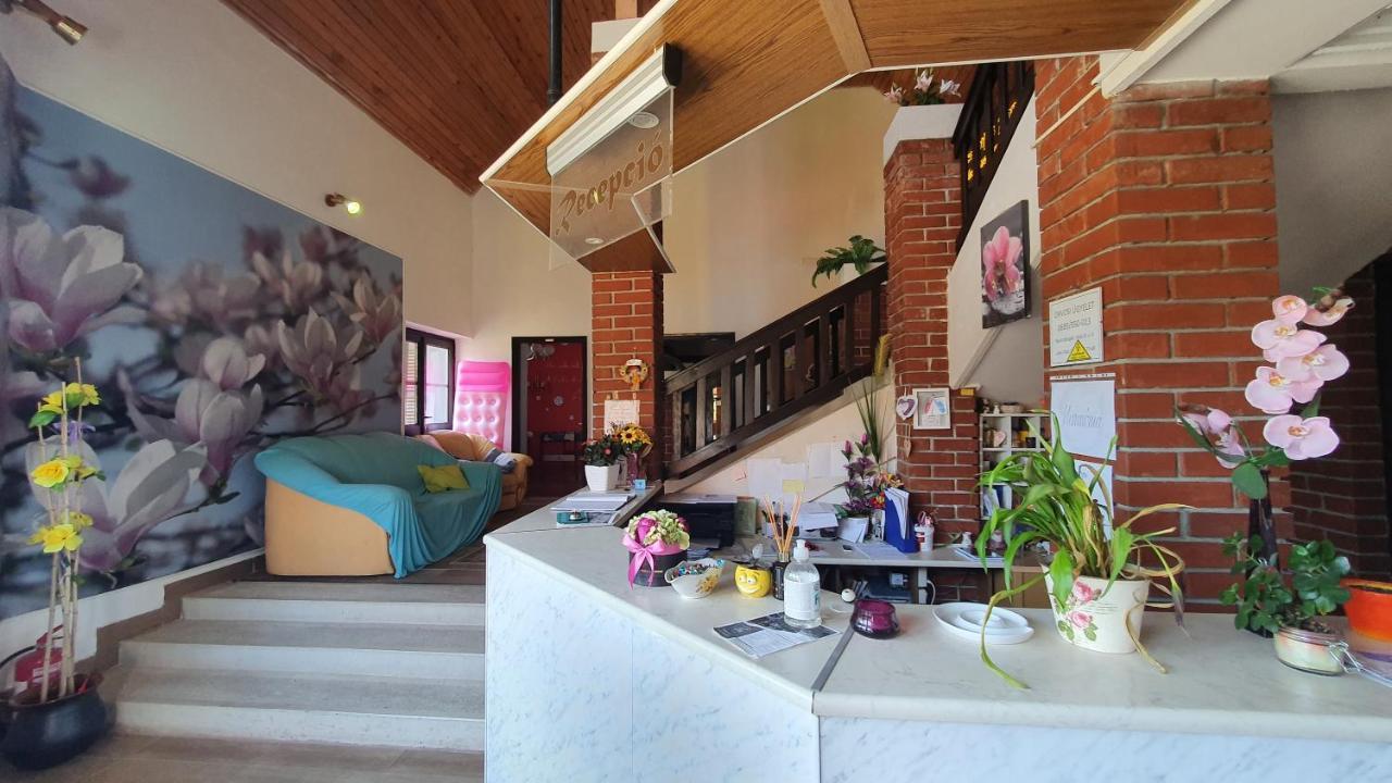 Harmónia Apartmanház Balatonlelle Exterior foto