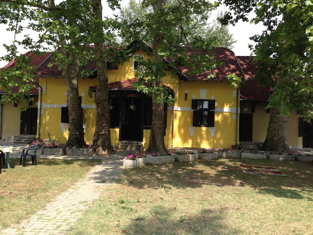 Harmónia Apartmanház Balatonlelle Exterior foto