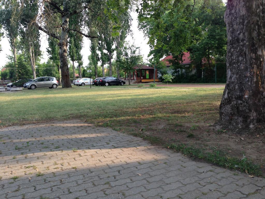 Harmónia Apartmanház Balatonlelle Exterior foto